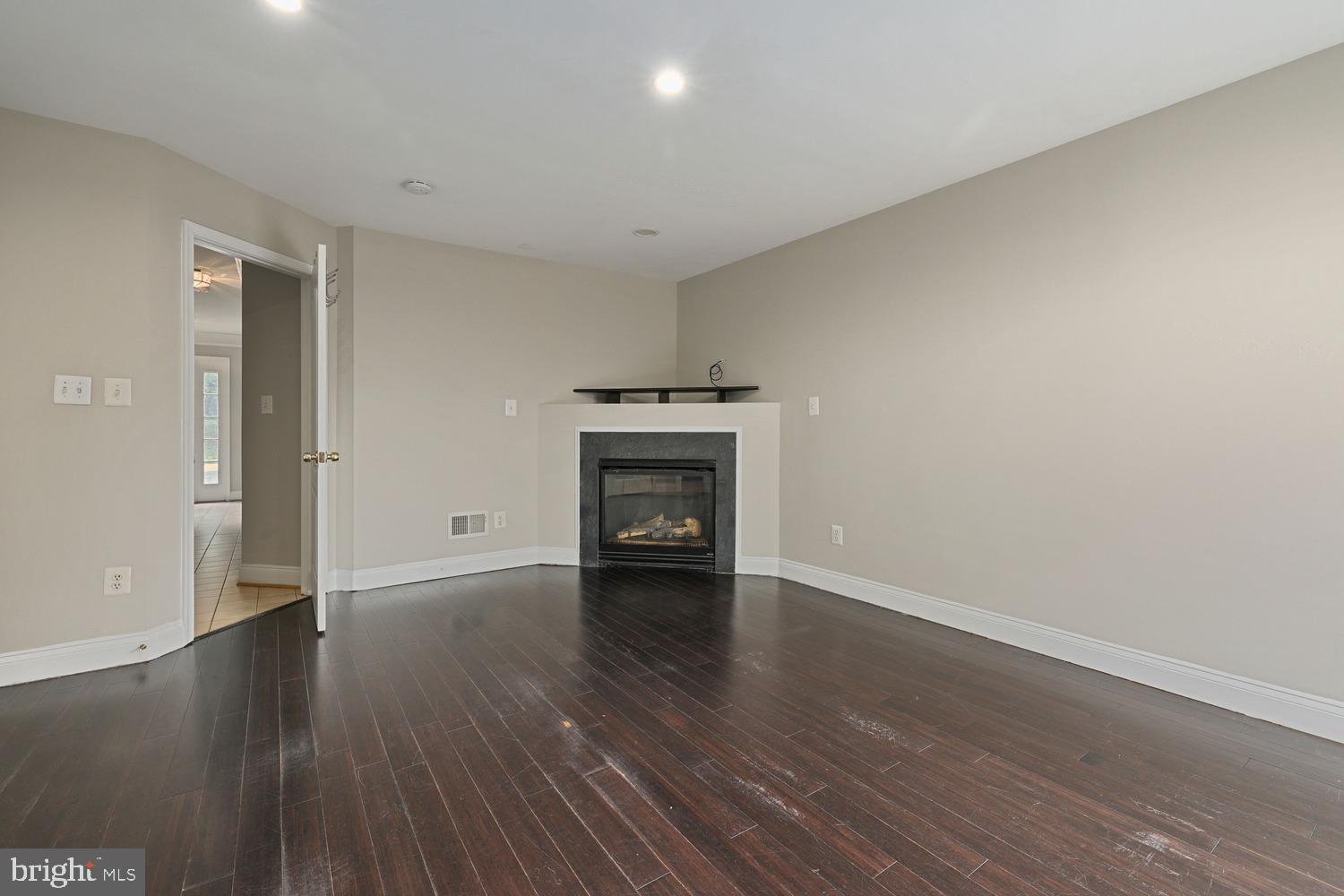 2162 Capstone Circle Herndon, VA 20170 - Photo 7 of 29