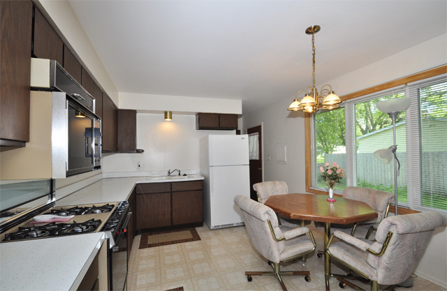 18583 West Geier Road Gurnee, IL 60031 - Photo 2 of 16