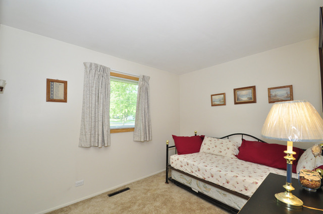 18583 West Geier Road Gurnee, IL 60031 - Photo 8 of 16