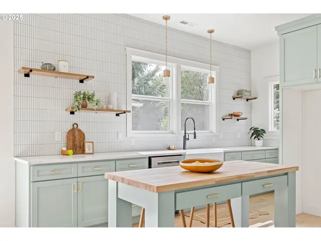 $959,999 | 842 Northeast Killingsworth Street, Portland, OR 97211