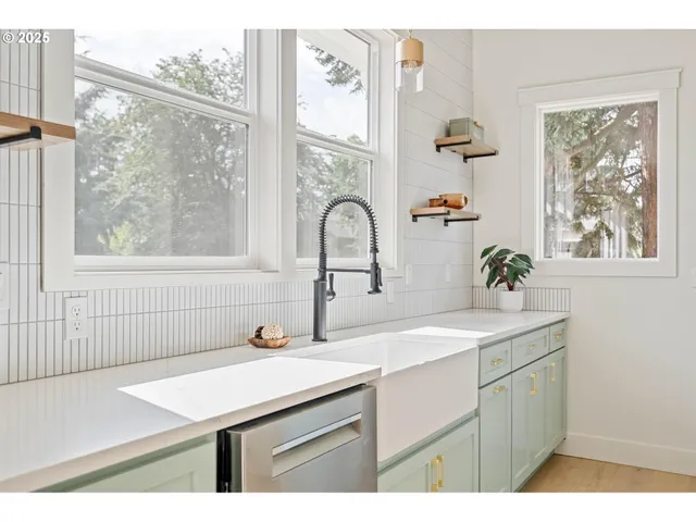 $959,999 | 842 Northeast Killingsworth Street, Portland, OR 97211