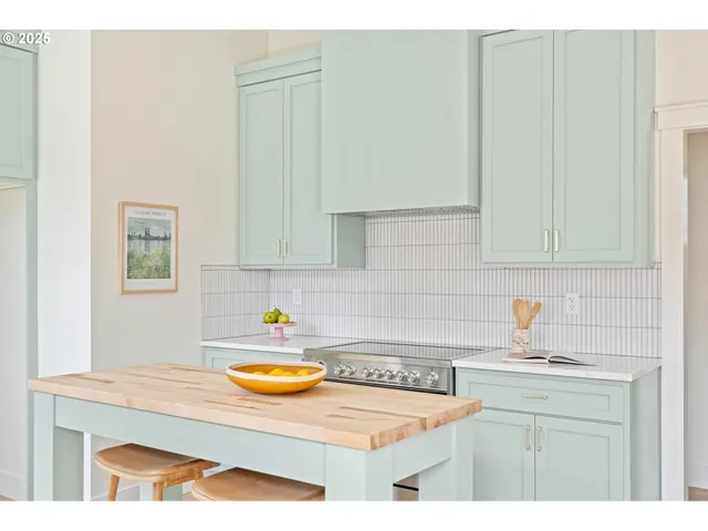 $959,999 | 842 Northeast Killingsworth Street, Portland, OR 97211