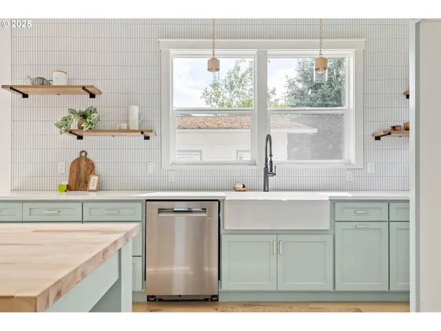 $959,999 | 842 Northeast Killingsworth Street, Portland, OR 97211