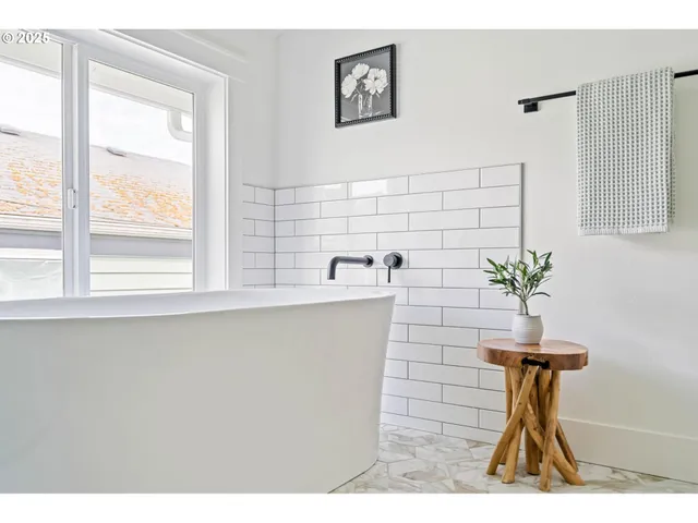 $959,999 | 842 Northeast Killingsworth Street, Portland, OR 97211