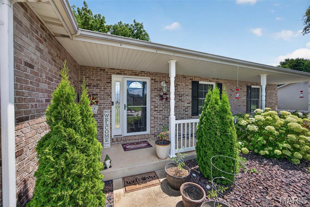 4826 Cedar Spring Drive Highland, IL 62249 - Photo 4 of 54
