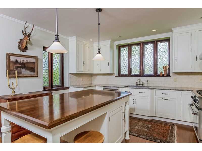 65 Gray Craig Road Middletown, RI 02842 - Photo 11 of 22 Kitchen.