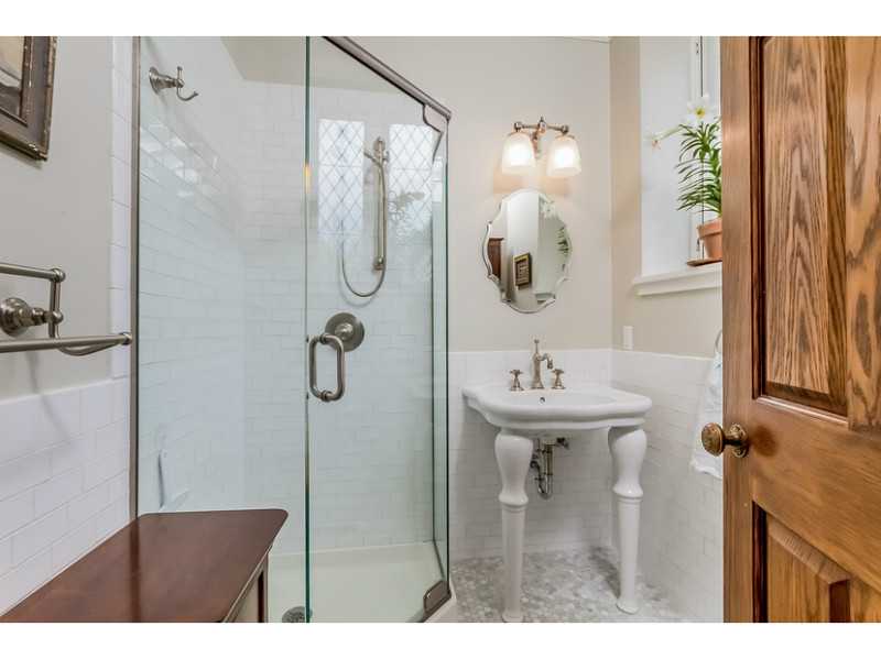 65 Gray Craig Road Middletown, RI 02842 - Photo 16 of 22 Bathroom.