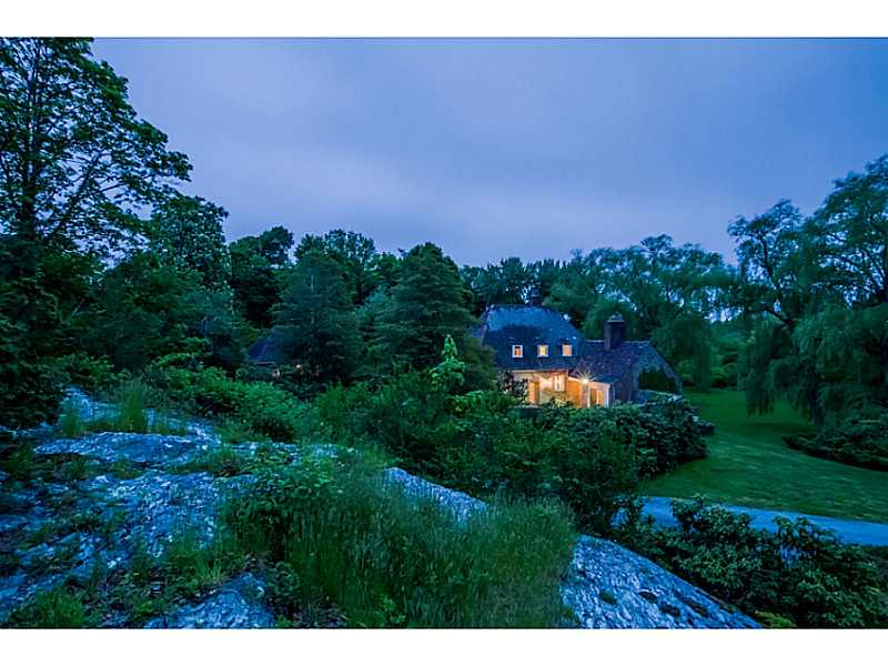 65 Gray Craig Road Middletown, RI 02842 - Photo 21 of 22 Exterior Front.