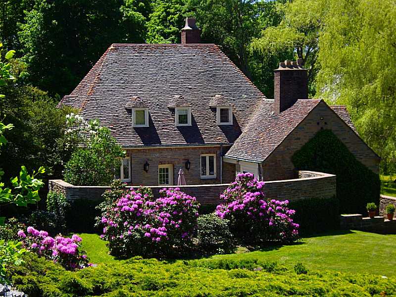 65 Gray Craig Road Middletown, RI 02842 - Photo 3 of 22 Exterior Front.