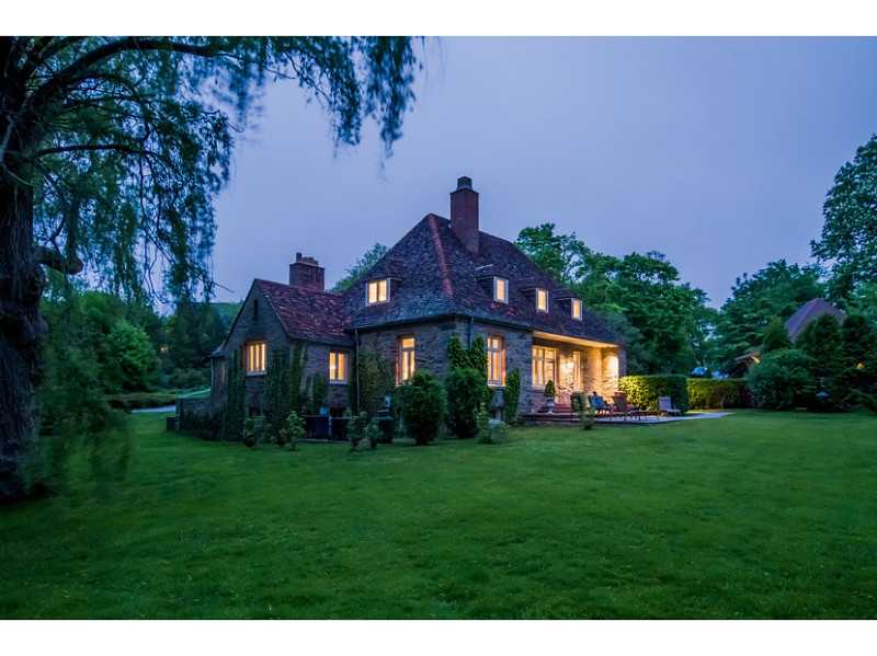 65 Gray Craig Road Middletown, RI 02842 - Photo 5 of 22 Exterior Front.