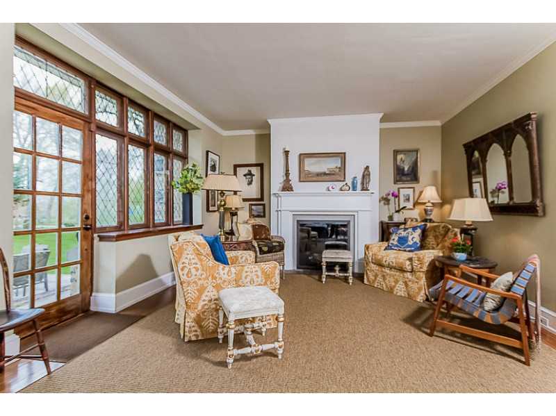65 Gray Craig Road Middletown, RI 02842 - Photo 9 of 22 Living Room.