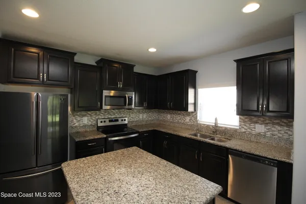 $2,500 | 903 Musgrass Circle, West Melbourne, FL 32904