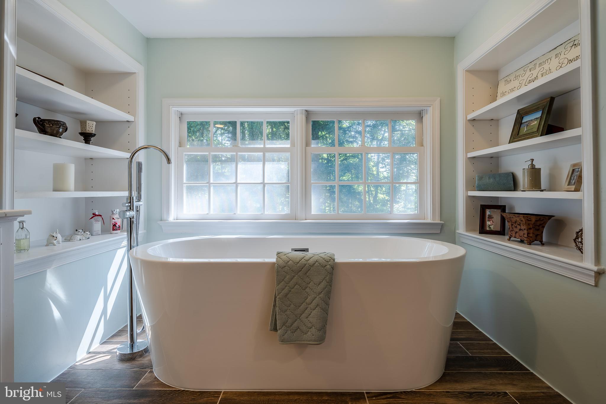 2261 Grubbs Mill Road Berwyn, PA 19312 - Photo 27 of 46 New soaking tub