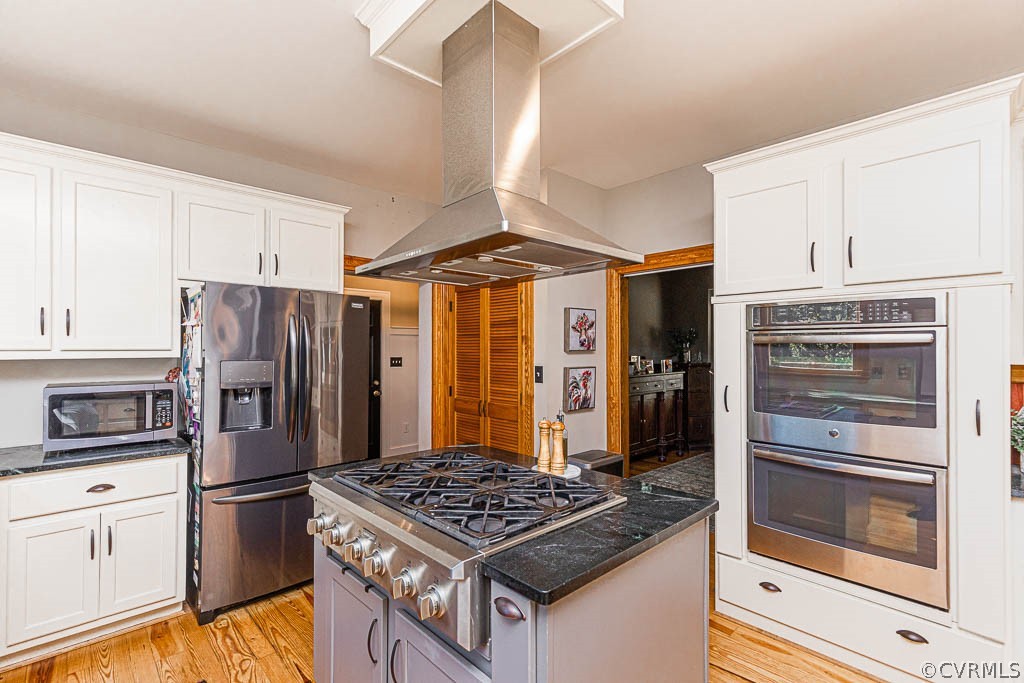 2090 Strawberry Run Crozier, VA 23039 - Photo 11 of 47 a kitchen with stainless steel appliances granite countertop a refrigerator stove and sink