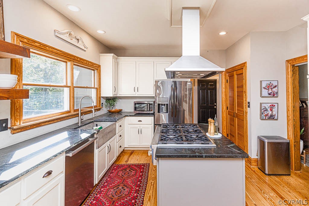 2090 Strawberry Run Crozier, VA 23039 - Photo 10 of 47 a kitchen with stainless steel appliances granite countertop a sink stove and refrigerator
