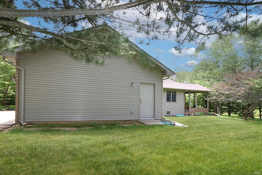 2072 Marine Road Highland, IL 62249 - Photo 14 of 75