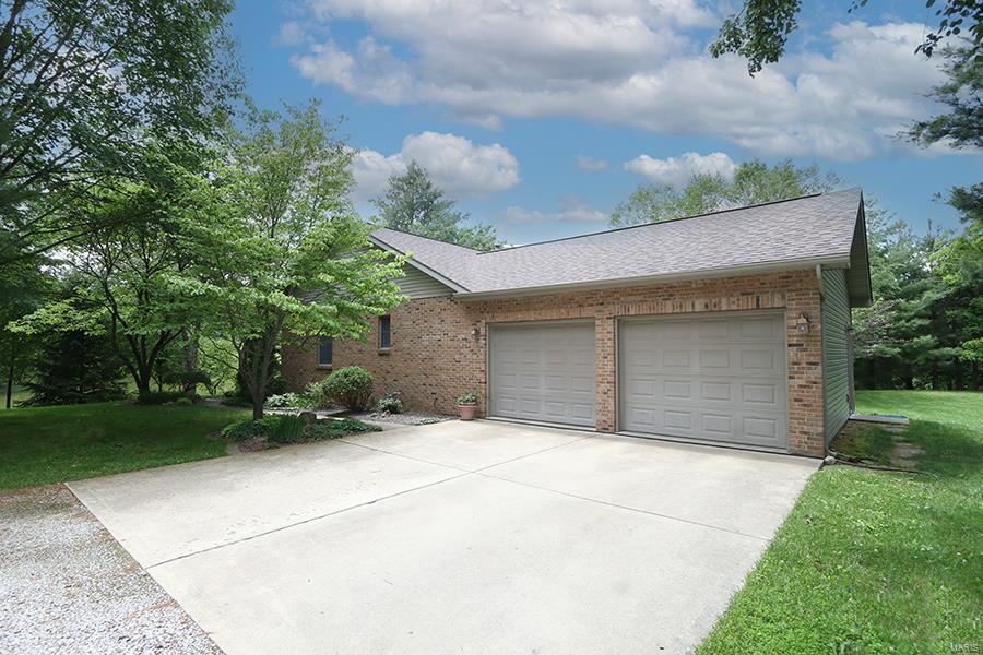2072 Marine Road Highland, IL 62249 - Photo 8 of 75