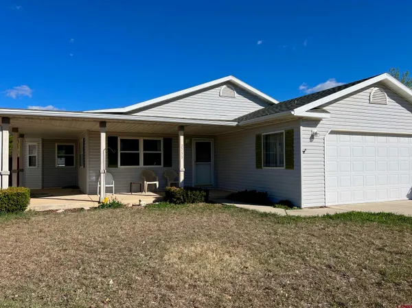$435,000 | 2753 Country Club Way, Montrose, CO 81401