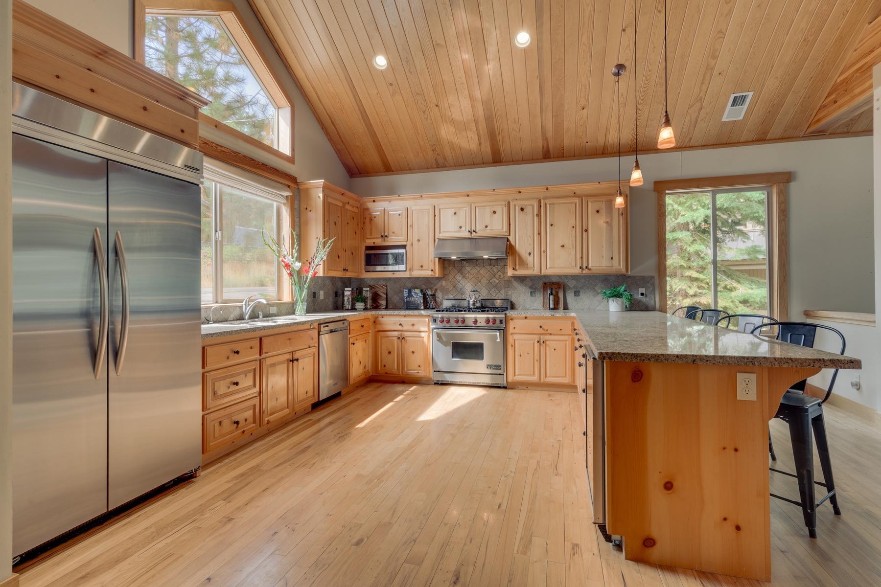11539 Kitzbuhel Road Truckee, CA 96161 - Photo 6 of 28 Gallery Image 6