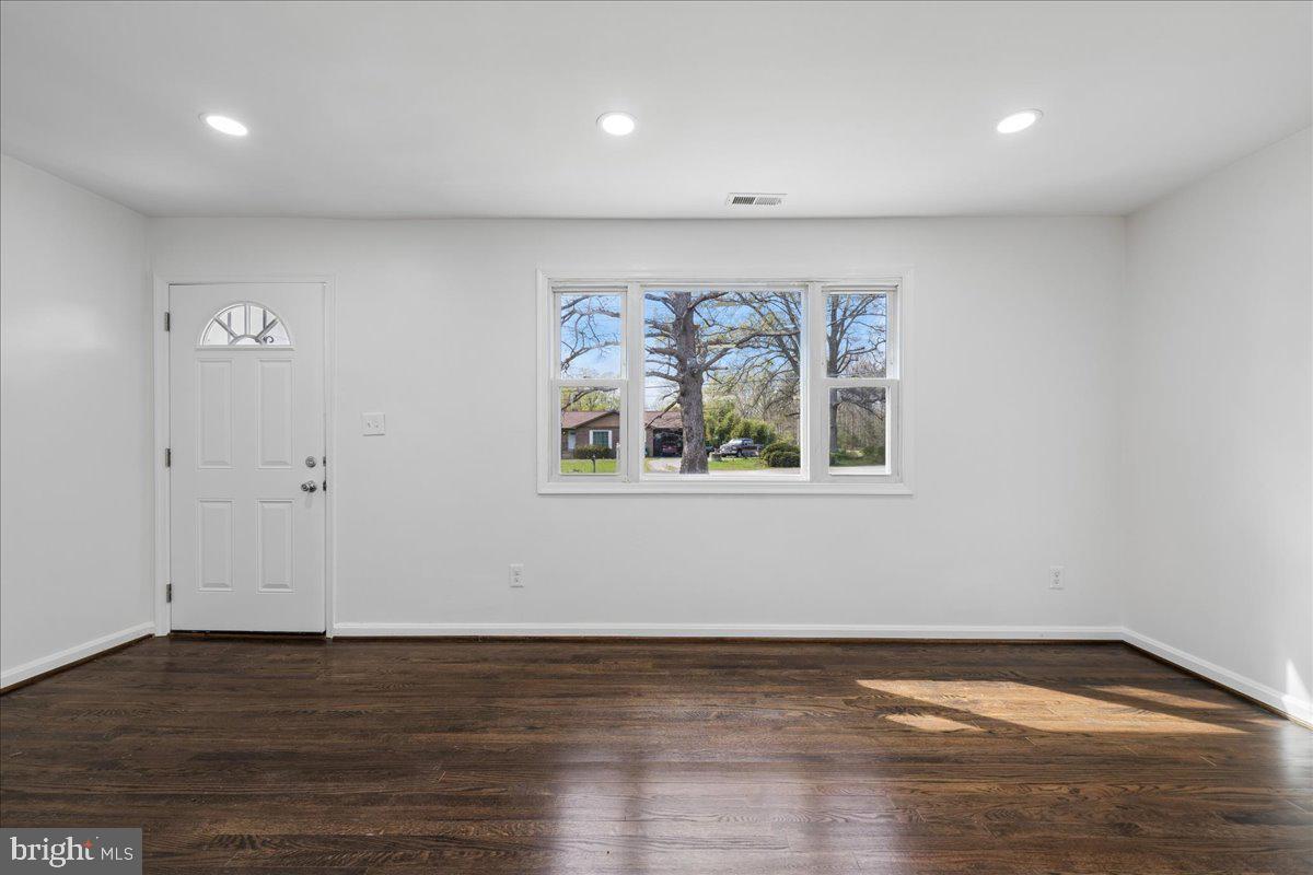 16206 Ashbox Road Brandywine, MD 20613 - Photo 2 of 20 Bright and airy entryway with views.