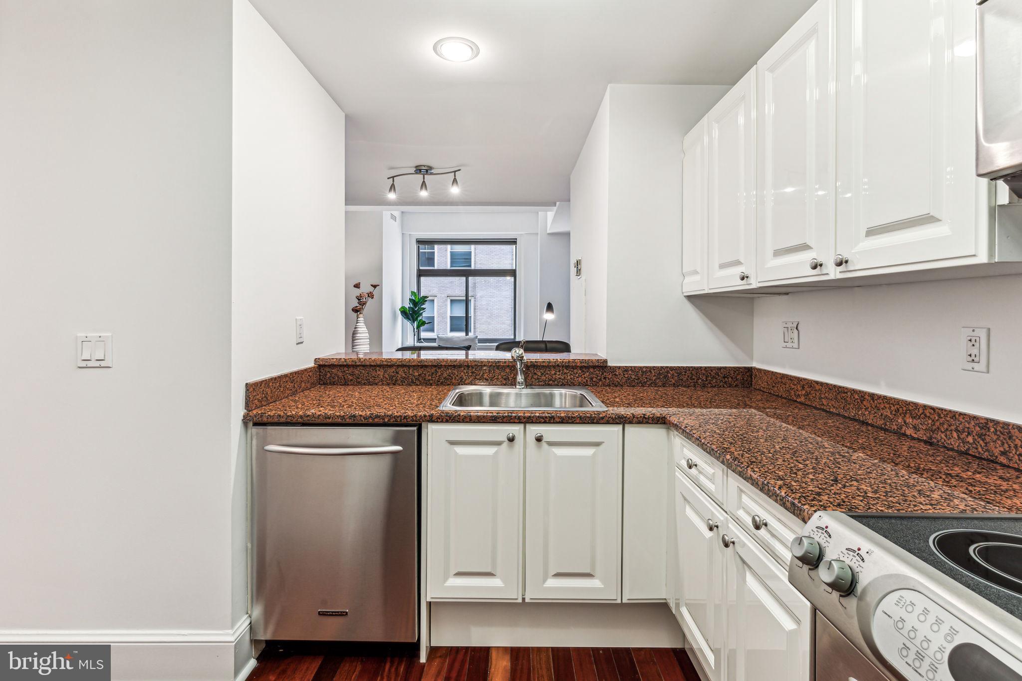 1500 Chestnut Street, Unit 14E Philadelphia, PA 19102 - Photo 2 of 5