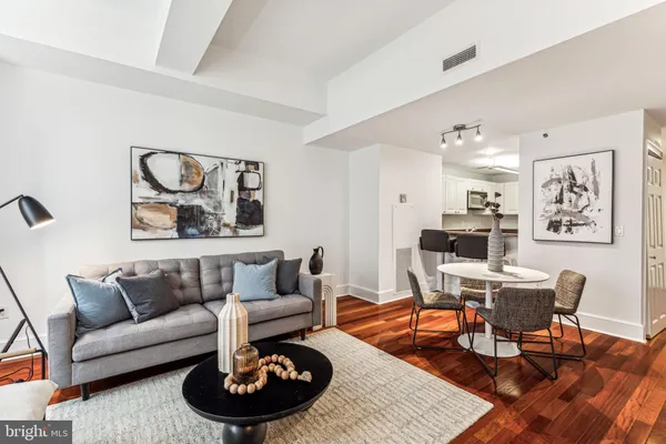 $1,875 | 1500 Chestnut Street, Unit 14E, Philadelphia, PA 19102