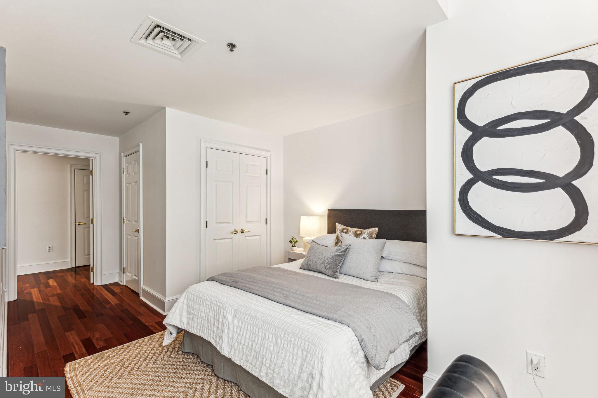1500 Chestnut Street, Unit 14E Philadelphia, PA 19102 - Photo 3 of 5