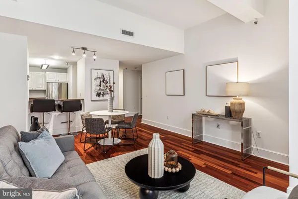 $1,875 | 1500 Chestnut Street, Unit 14E, Philadelphia, PA 19102