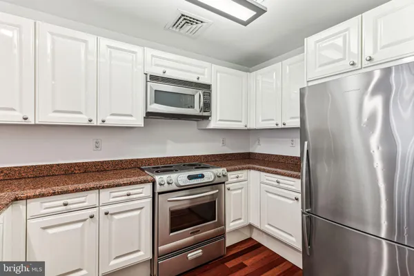 $1,875 | 1500 Chestnut Street, Unit 14E, Philadelphia, PA 19102