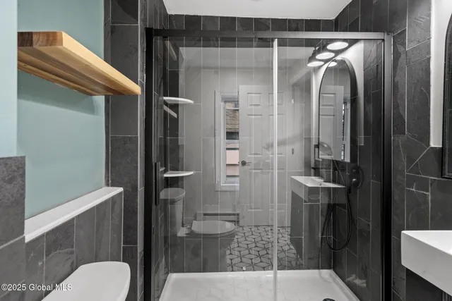 $1,600 | 42 Spring Street, Unit 2, Albany, NY 12210