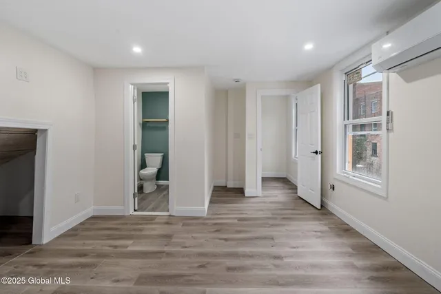 $1,600 | 42 Spring Street, Unit 2, Albany, NY 12210