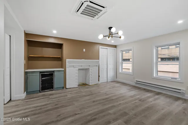 $1,600 | 42 Spring Street, Unit 2, Albany, NY 12210