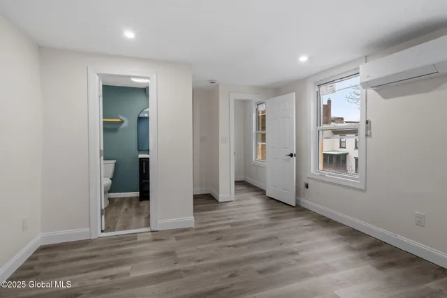 $1,600 | 42 Spring Street, Unit 2, Albany, NY 12210