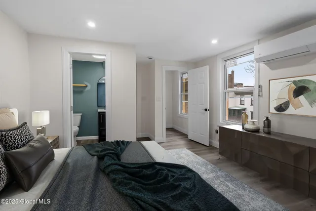 $1,600 | 42 Spring Street, Unit 2, Albany, NY 12210