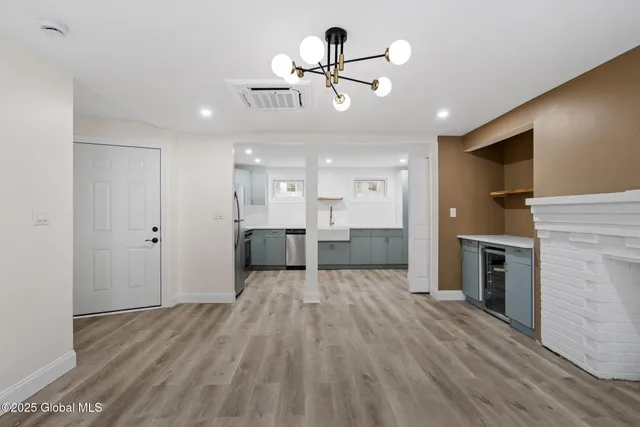 $1,600 | 42 Spring Street, Unit 2, Albany, NY 12210