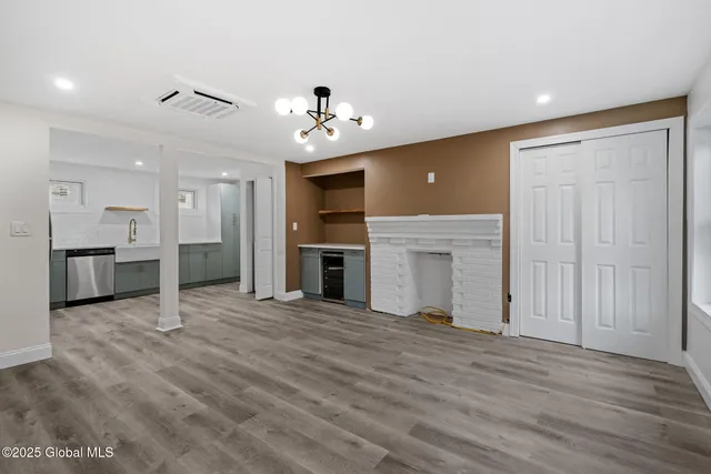 $1,600 | 42 Spring Street, Unit 2, Albany, NY 12210