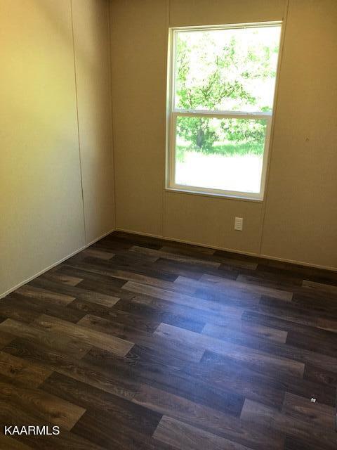 9513 Diggs Gap Road Heiskell, TN 37754 - Photo 8 of 14 living room