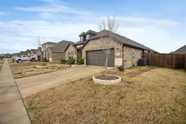 $2,350 | 525 Redbud Drive, Royse City, TX 75189