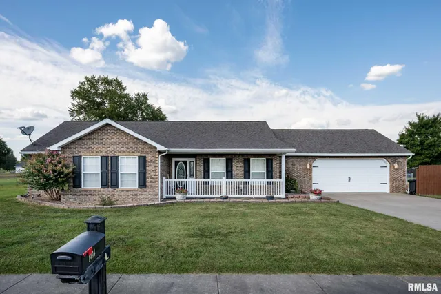 $239,900 | 1414 East Willow Drive, Marion, IL 62959