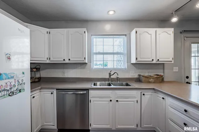 $239,900 | 1414 East Willow Drive, Marion, IL 62959