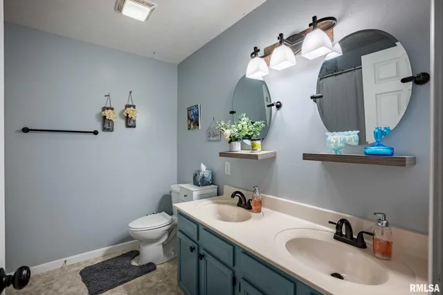 $239,900 | 1414 East Willow Drive, Marion, IL 62959