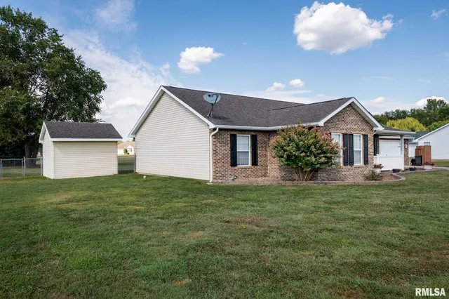 $239,900 | 1414 East Willow Drive, Marion, IL 62959