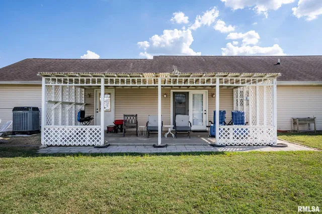 $239,900 | 1414 East Willow Drive, Marion, IL 62959