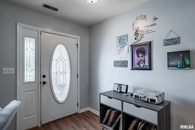 $239,900 | 1414 East Willow Drive, Marion, IL 62959