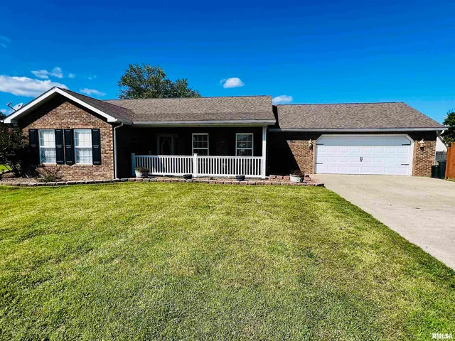 $239,900 | 1414 East Willow Drive, Marion, IL 62959
