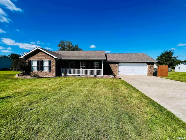 $239,900 | 1414 East Willow Drive, Marion, IL 62959