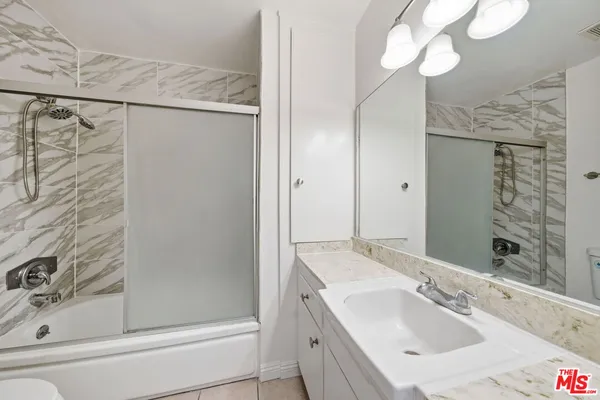 $1,995 | 4100 West 1st Street, Unit 206, Los Angeles, CA 90004