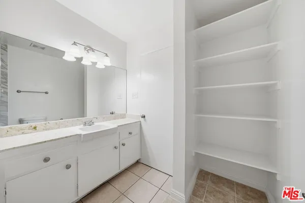 $1,995 | 4100 West 1st Street, Unit 206, Los Angeles, CA 90004