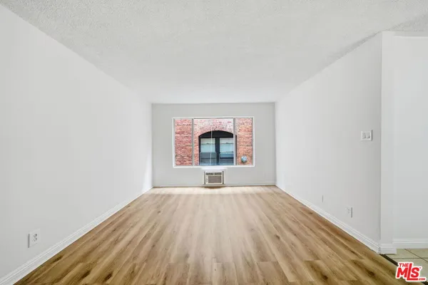 $1,995 | 4100 West 1st Street, Unit 206, Los Angeles, CA 90004