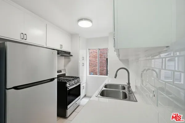 $1,995 | 4100 West 1st Street, Unit 206, Los Angeles, CA 90004